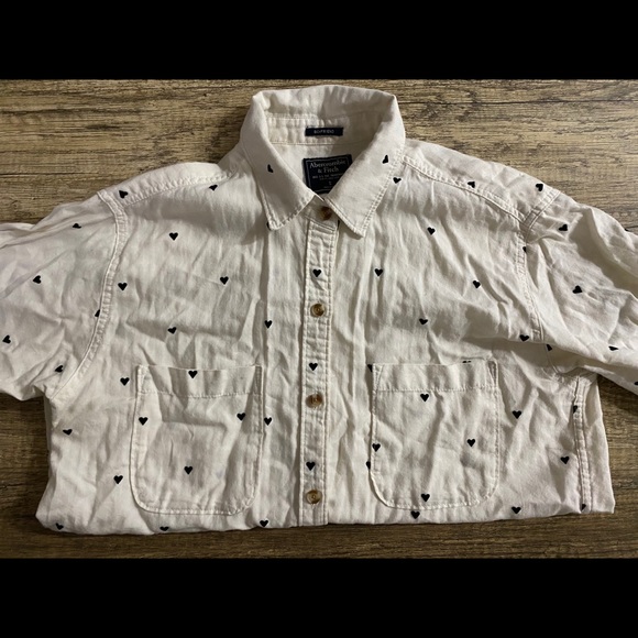 White with Black Heart A&F Boyfriend Button Down - Picture 3 of 6